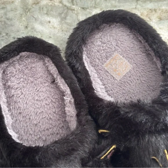 Black Fuzzy Cat Slippers - Picture 4 of 5